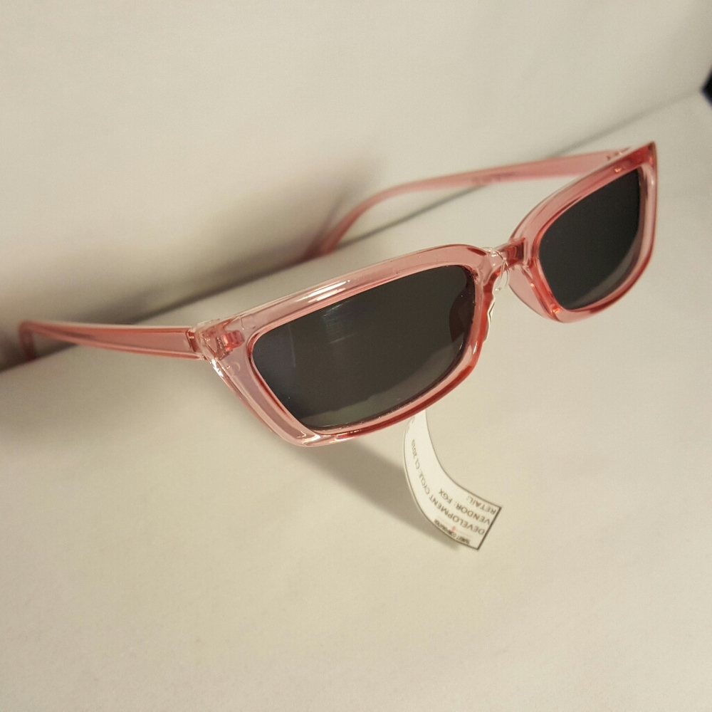 Kid's Fashion Sunglasses - Picture 4 of 4